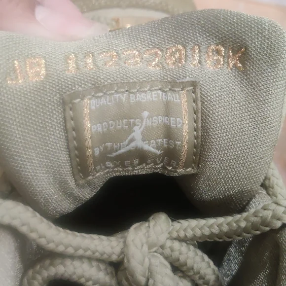 Jordan 11's Olive Lux - Picture 5 of 11
